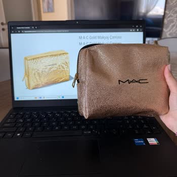 I Ordered MAC Cosmetics Online: My Gift Makeup Bag Didn’t Match the Image