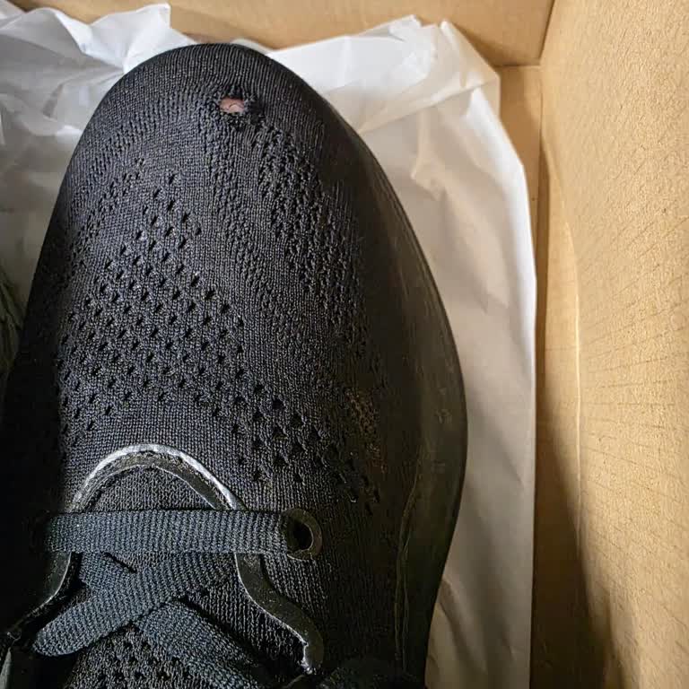 Asics Ayakkabıda Beklenmedik Delinme Sorunu