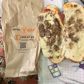 Köfteci Yusuf'ta Tost İçeriği Şaşkınlığı