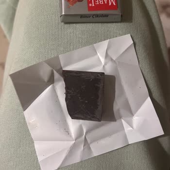 Kalitesiz Ve Şekerli Mabel Çikolata Deneyimi