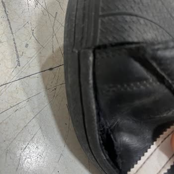 Adidas Ayakkabıda Tekrarlayan Üretim Hatası Ve Değişim Sorunu