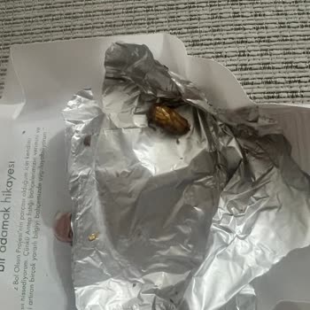 Çikolata İçinden Çıkan Çekirdek Dişimi Kırdı
