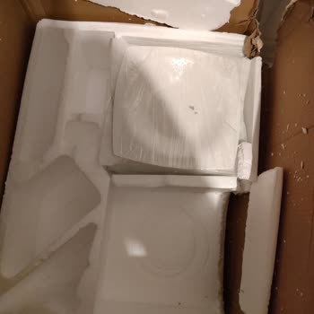 MNG Kargo Paket Yırtık Ve Hasarlı Bir Şekilde Geldi