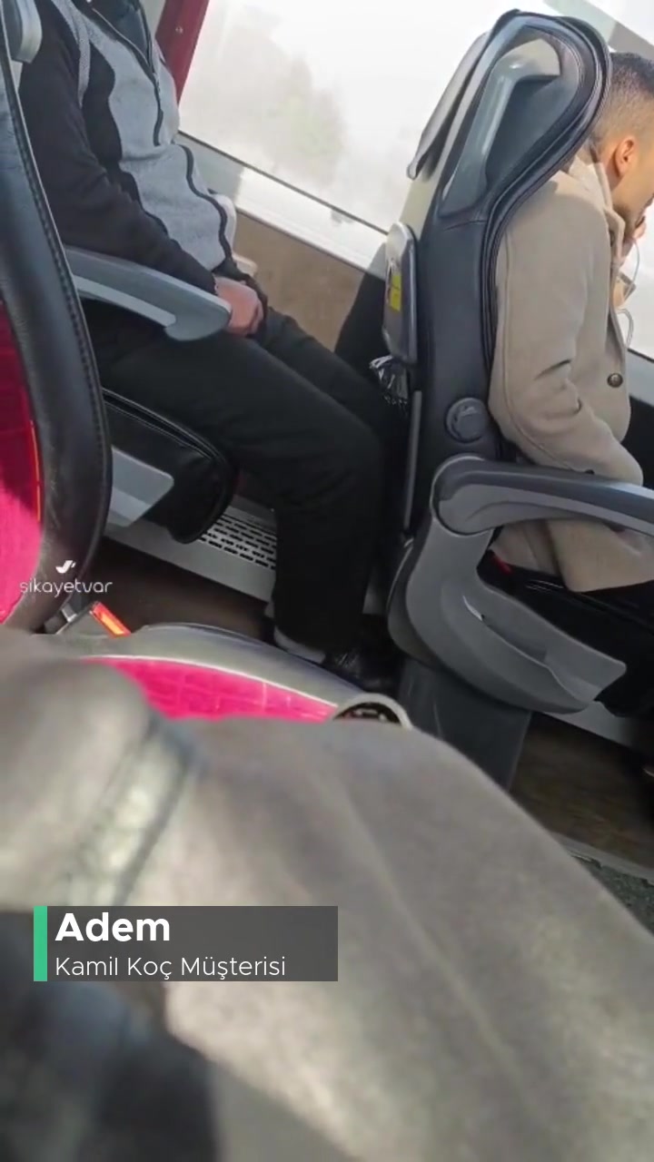 Kamil Koç Yolcuları Mağdur Ve Rahatsız Eden Şoför videonun kapak resmi