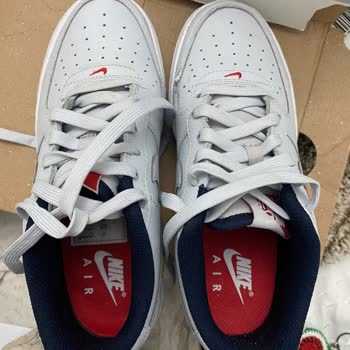 Ayakkabının Yırtılması Ve Mağaza İlgisizliği