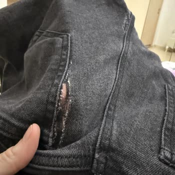 Güvenimizi Sarsan Mavi Pantolon: Kalite Nerede?