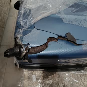 Ajet İle Uçuş Sonrası Hasarlı Bavul Sorunu