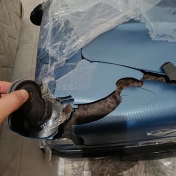 Ajet İle Uçuş Sonrası Hasarlı Bavul Sorunu