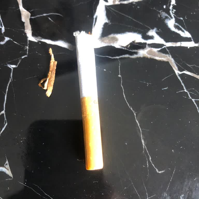 Marlboro Sigara İçindeki Kıymık Sorunu