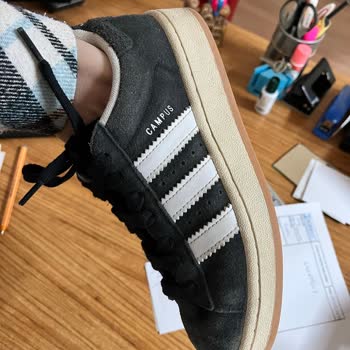 Adidas Ayakkabılarda Hızlı Renk Solması Sorunu