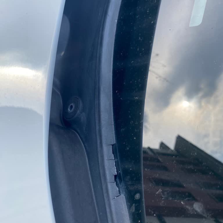 BMW 520i Ön Cam Fitili Sorunu Ve Ücretsiz Değişim Talebi