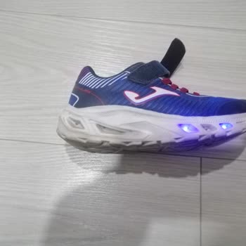 Boyner Joma Çocuk Ayakkabılarında Işık Sorunu