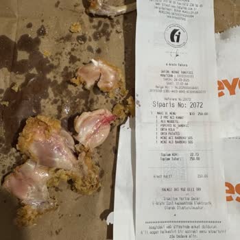 Popeyes'ten Alınan Yemekte Pişmemiş Tavuk Şoku