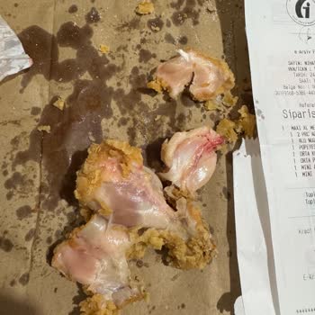 Popeyes'ten Alınan Yemekte Pişmemiş Tavuk Şoku