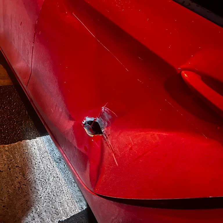 Opel Servisinde 4 Aydır Bekleyen Kapı Değişimi