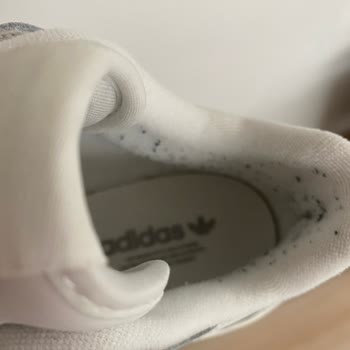 Adidas Ayakkabıda Erken Tüylenme Ve Yırtılma Sorunu