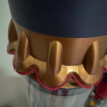 Dyson Süpürge Kabusu: Kırık Parçalar Ve İade Talepleri!