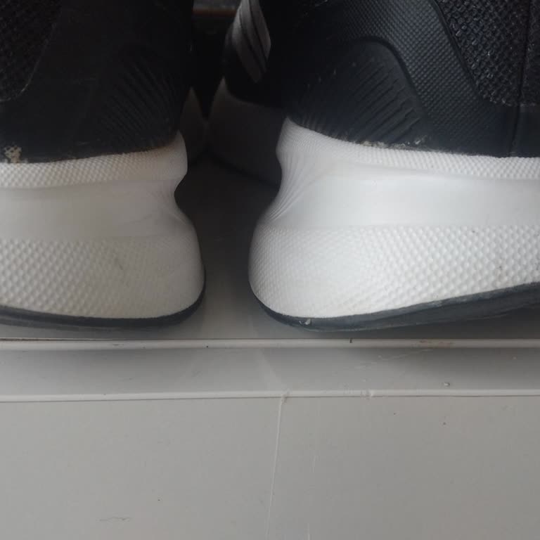 Adidas Ayakkabıda Üretim Hatası Ve Değişim Talebi