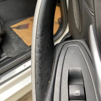 BMW 320i Kapı Kolu Erimesi Ve Yapışkanlık Sorunu