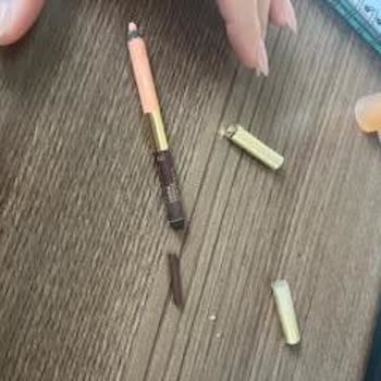 Problema de calidad con lápiz de ojos Estee Lauder