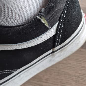 Vans Ayakkabıda Erken Yıpranma Ve Mağaza İlgisizliği