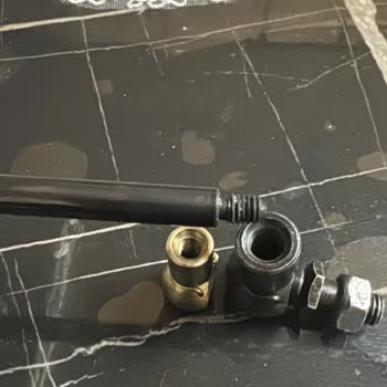 Sıfır Traktörün Camları Neden Sürekli Patlıyor?