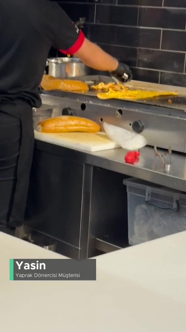 Yaprak Dönercisi Donuk Et Izgarada Pişiyor! videonun kapak resmi