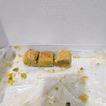 Fıstıklı Baklava Yerine Bezelye Şoku!