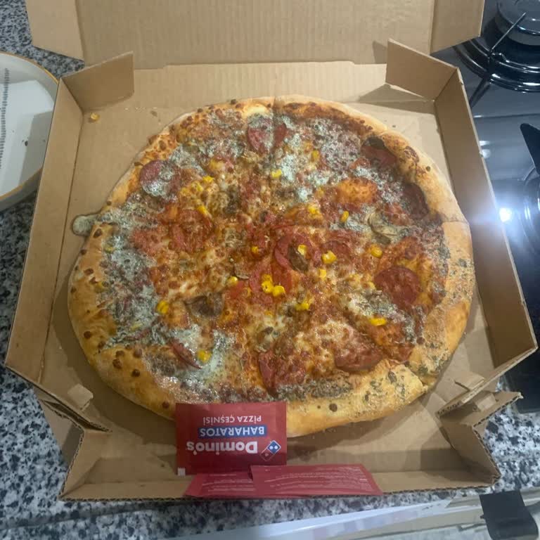 Domino's Pizza Eksik Malzeme ve Kötü Müşteri Hizmeti Deneyimi