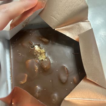 Kurtlanmış Çikolata Şoku: Bolçi Mağazasında Hayal Kırıklığı