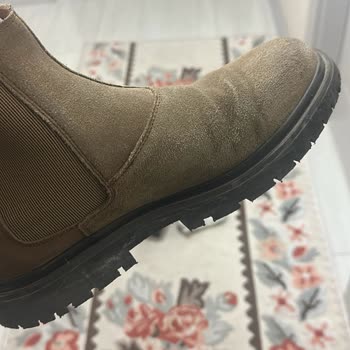 Calvin Klein Botlarında Renk Solması Sorunu