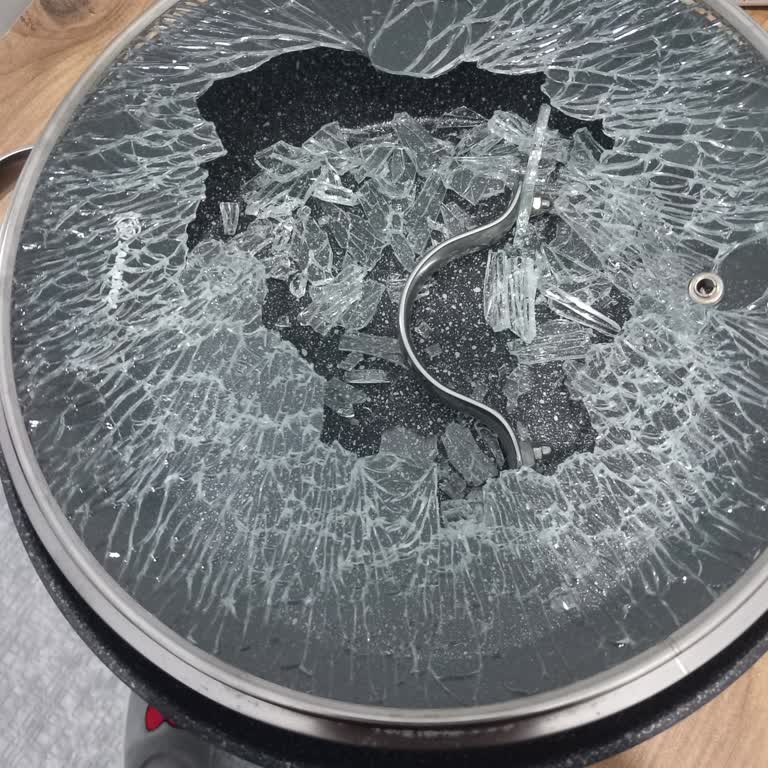 Kendi Kendine Patlayan Tencere Kapağı