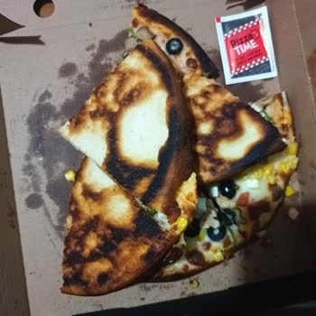 Yanık Pizza Ve İletişim Sorunlarıyla Karşılaştım