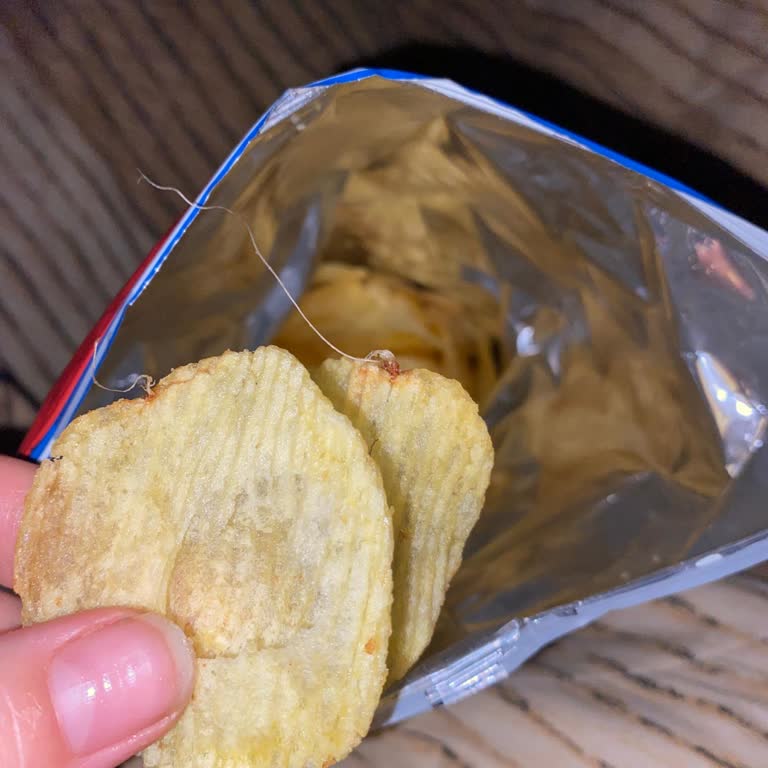 Ruffles Cips Paketinde Şok Edici Yabancı Cisim Skandalı