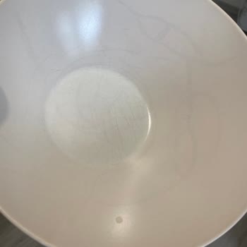 Mudo Porselen Takımında Beklenmedik Çizikler Ve Kırıklar