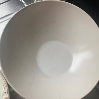 Mudo Porselen Takımında Beklenmedik Çizikler Ve Kırıklar