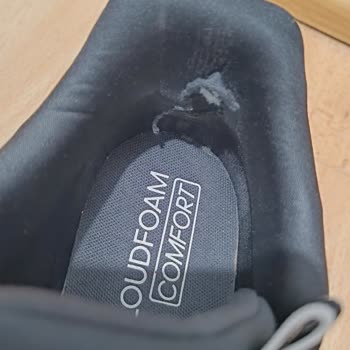 Adidas Ayakkabının İç Astarı Yırtıldı