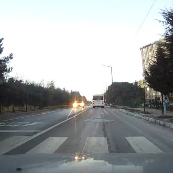 Gebze'deki Tehlikeli Yol: Beton Kalıntıları Ve Çukurlar