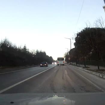 Gebze'deki Tehlikeli Yol: Beton Kalıntıları Ve Çukurlar