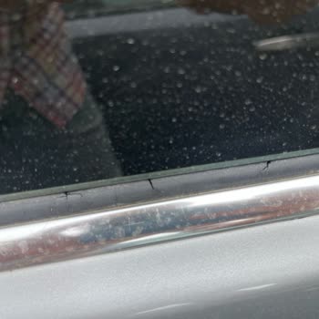 BMW 3.30'un Arka Kelebek Cam Fitili Sorunu