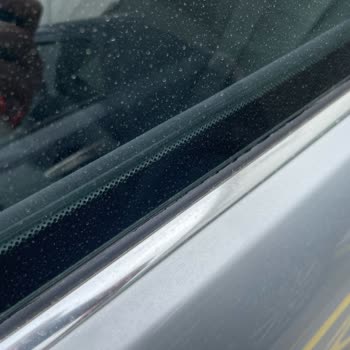 BMW 3.30'un Arka Kelebek Cam Fitili Sorunu