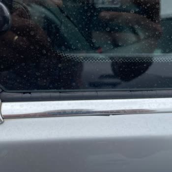 BMW 3.30'un Arka Kelebek Cam Fitili Sorunu