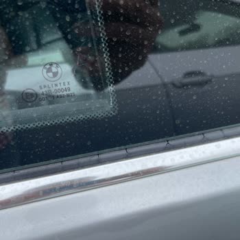 BMW 3.30'un Arka Kelebek Cam Fitili Sorunu