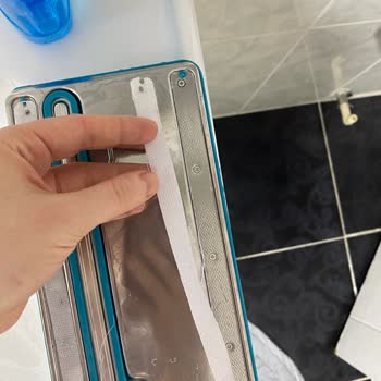 Aqua Plus Yer Silme Aparatında Yapışkan Sorunu