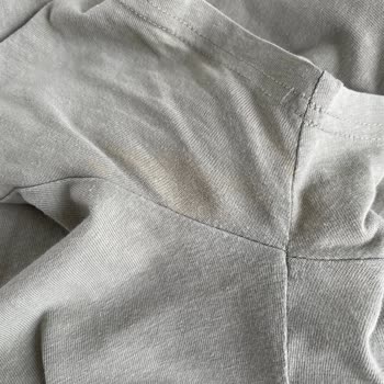 I Used Old Spice Whitewater Gel and It Left Yellow Stains and Didn’t Keep Me Dry