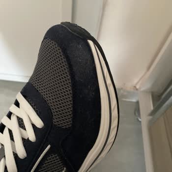 FLO Ayakkabı Süet Ayakkabının Renk Değişimi Sorunu