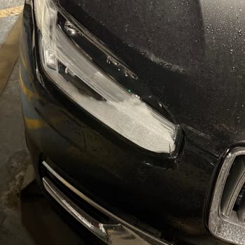 Volvo Araç Farlarındaki Çatlaklar Ve Yetersiz Destek