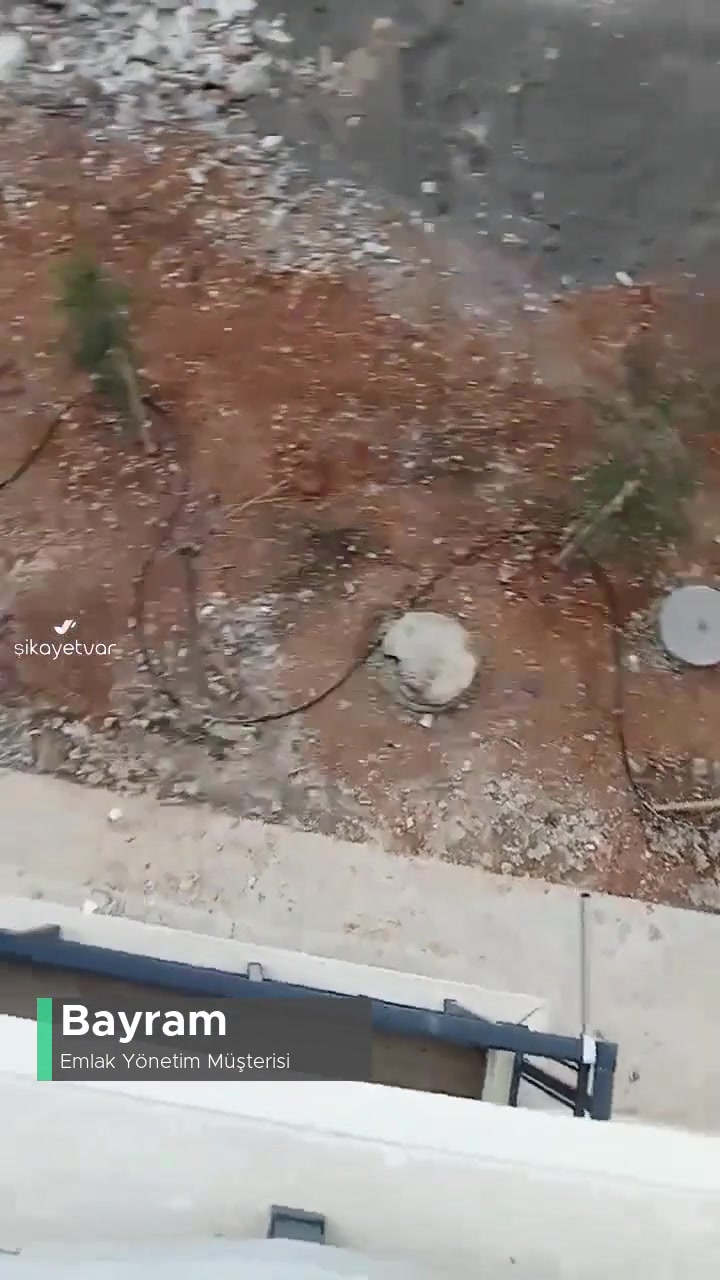 Emlak Yönetim İnşaat Atıkları Ve Bahçe Bakımsızlığı! videonun kapak resmi