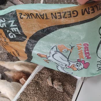 Küflü Yem Ve Plastik Sürprizi