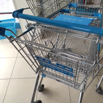 A101 Market Alışveriş Arabaları: Kullanılamaz Durumda